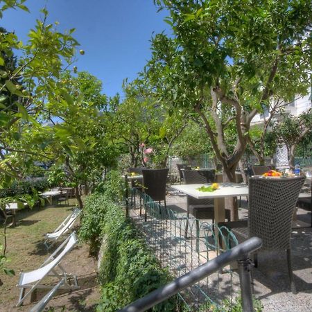 Hotel Rione San Carlo Finale Ligure Zewnętrze zdjęcie