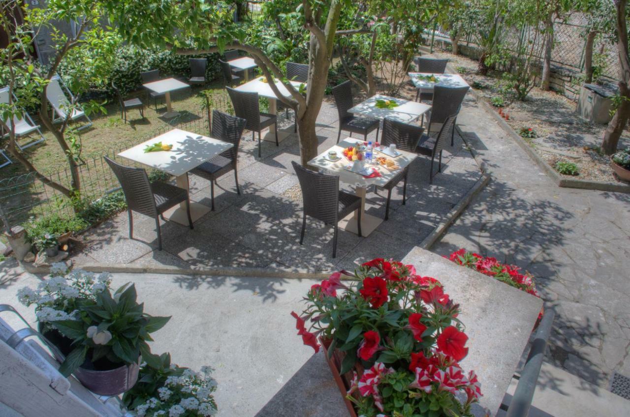 Hotel Rione San Carlo Finale Ligure Zewnętrze zdjęcie