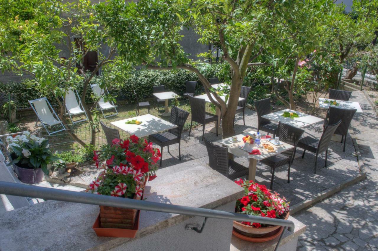 Hotel Rione San Carlo Finale Ligure Zewnętrze zdjęcie